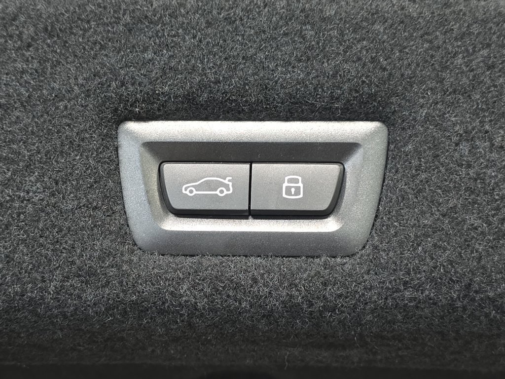 Certified 2023 BMW 760i xDrive AWD/4WD image 31