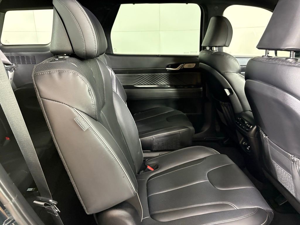 Used 2025 Hyundai Palisade Calligraphy FWD image 16