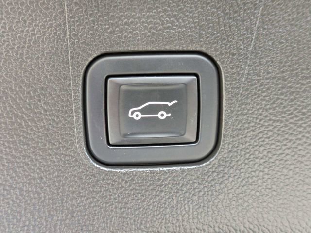 Used 2023 Buick Enclave Avenir image 14