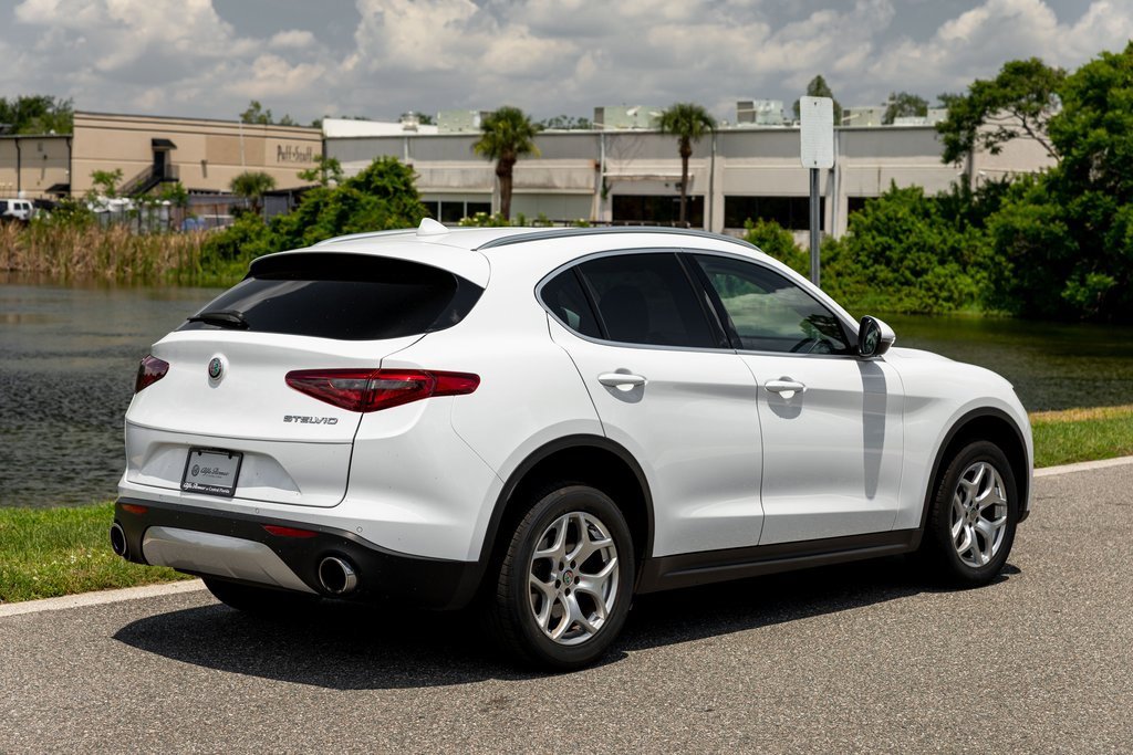 Used 2021 Alfa Romeo Stelvio Sprint image 3