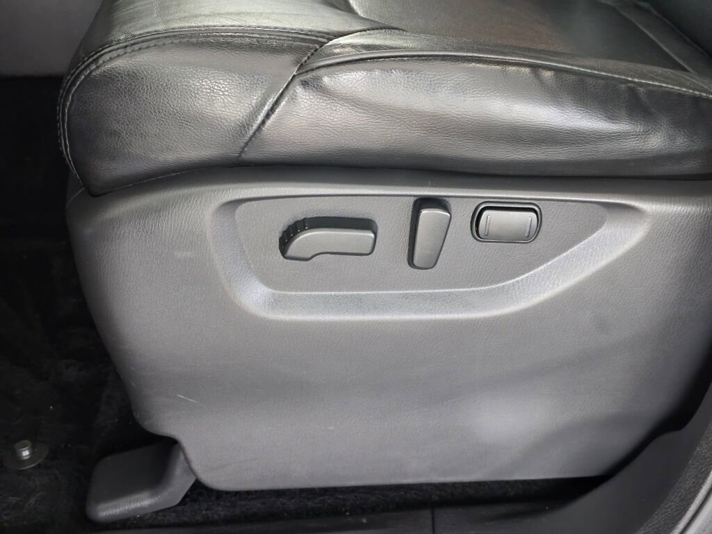 Used 2022 Nissan Armada SL w/ Captain's Chairs Package image 25