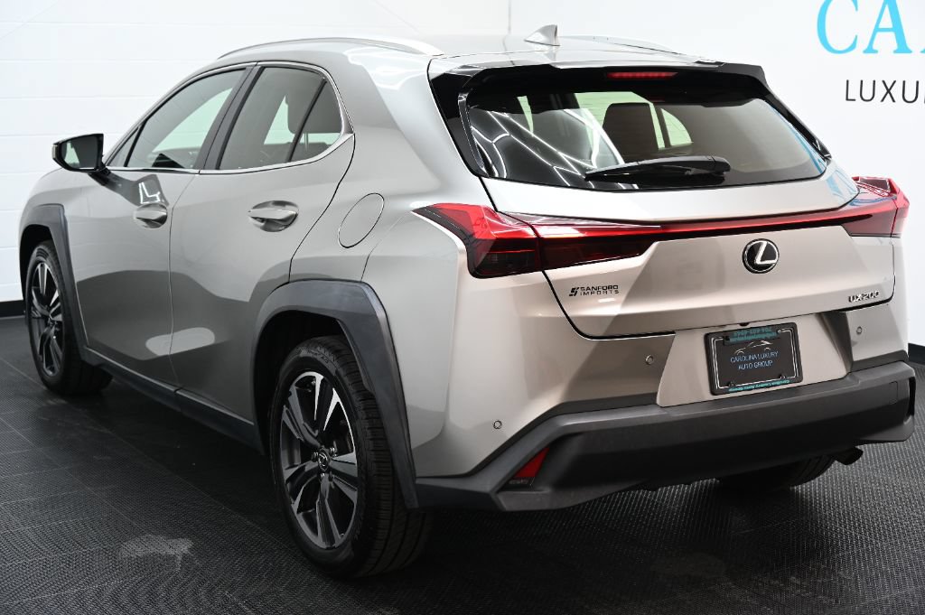 Used 2021 Lexus UX 200 w/ Accessory Package (Z2) FWD image 5