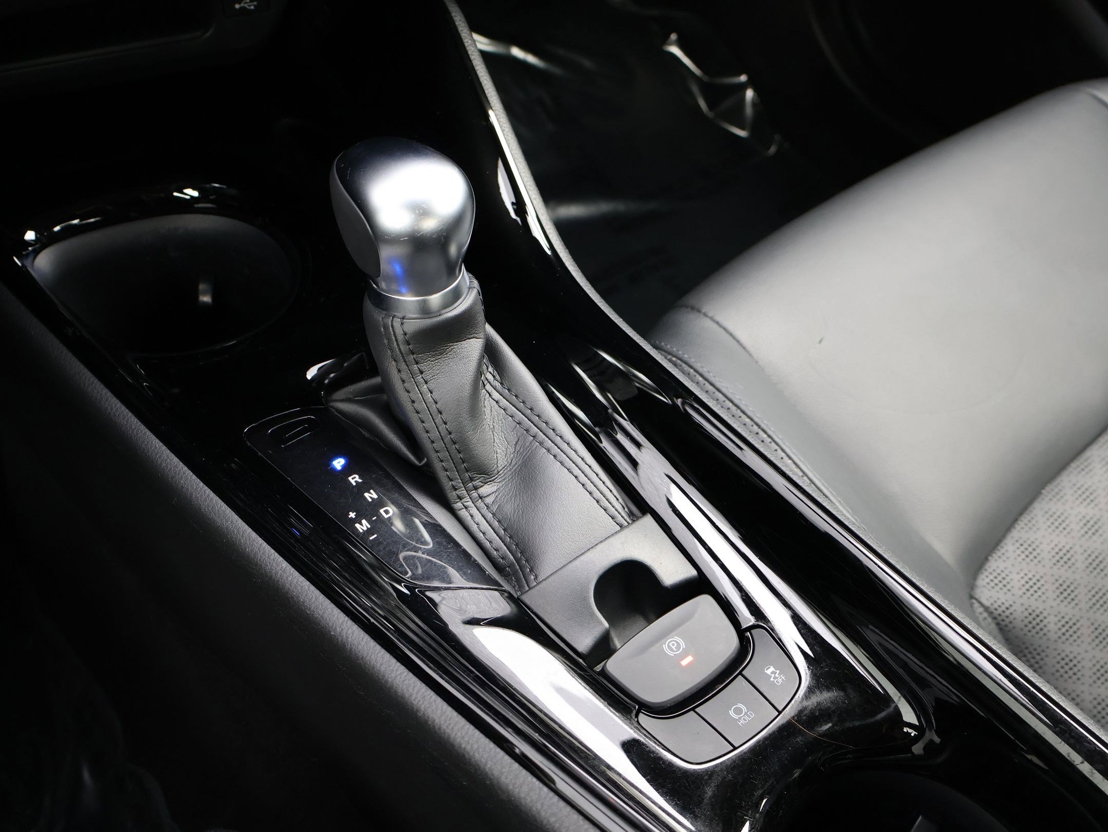 Used 2021 Toyota C-HR Limited image 21