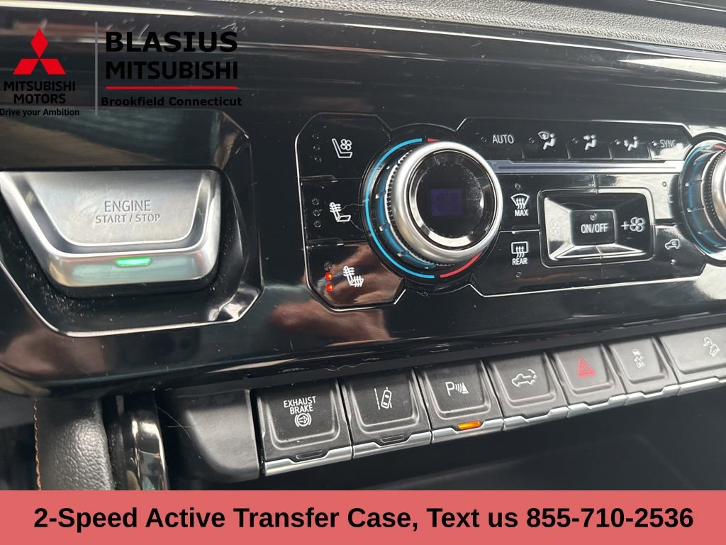 Used 2025 GMC Sierra 2500 AT4 image 33