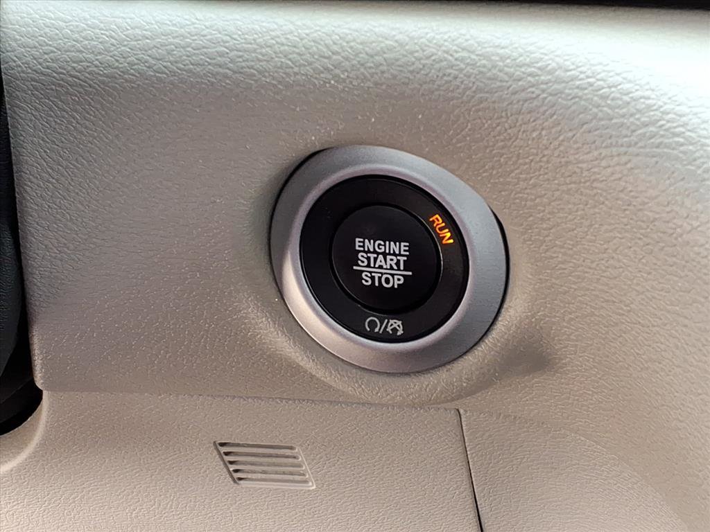 Used 2023 Chrysler Pacifica Touring-L image 13