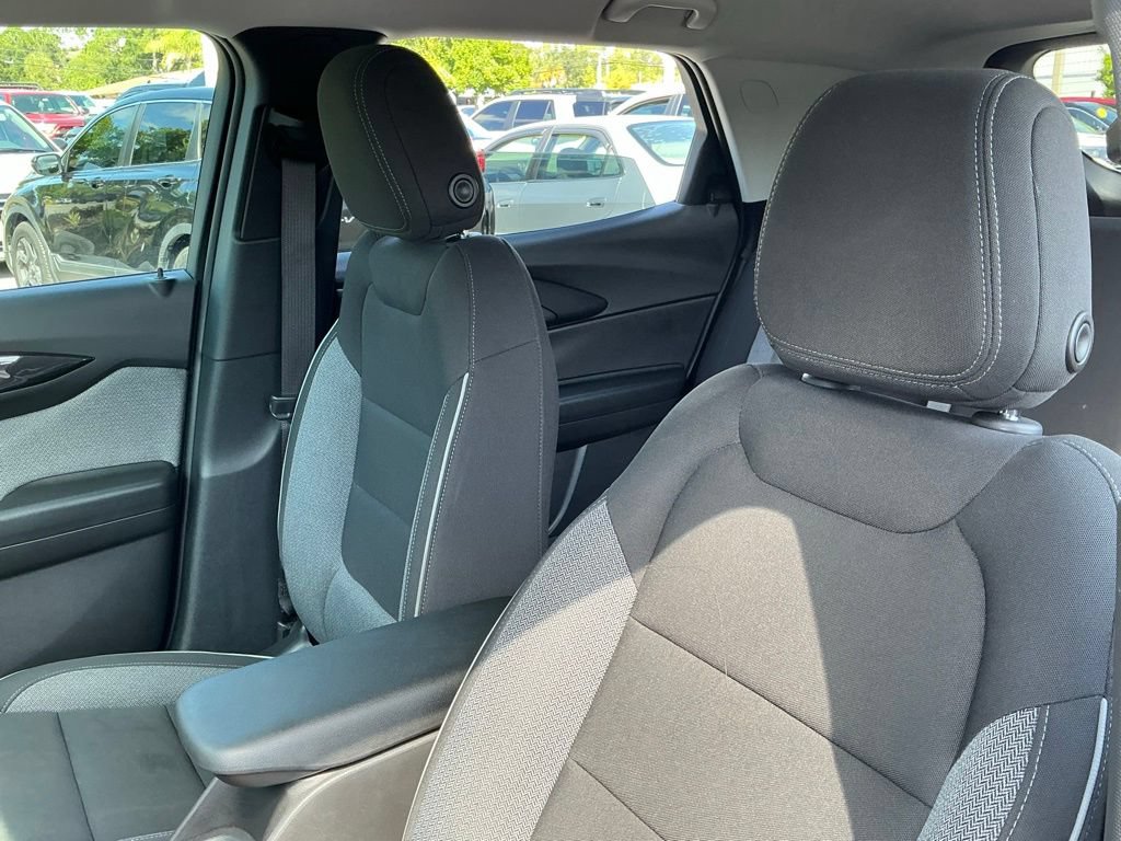Used 2025 Chevrolet TrailBlazer LT AWD/4WD image 24