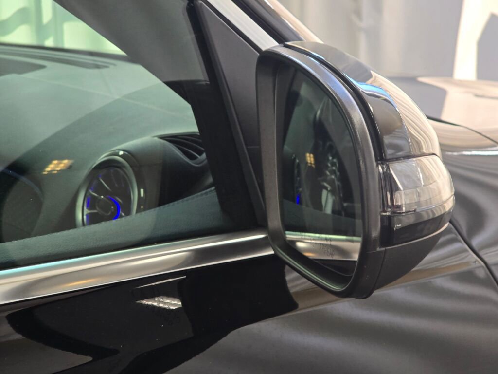 Used 2025 Mercedes-Benz GLB 250 4MATIC image 29