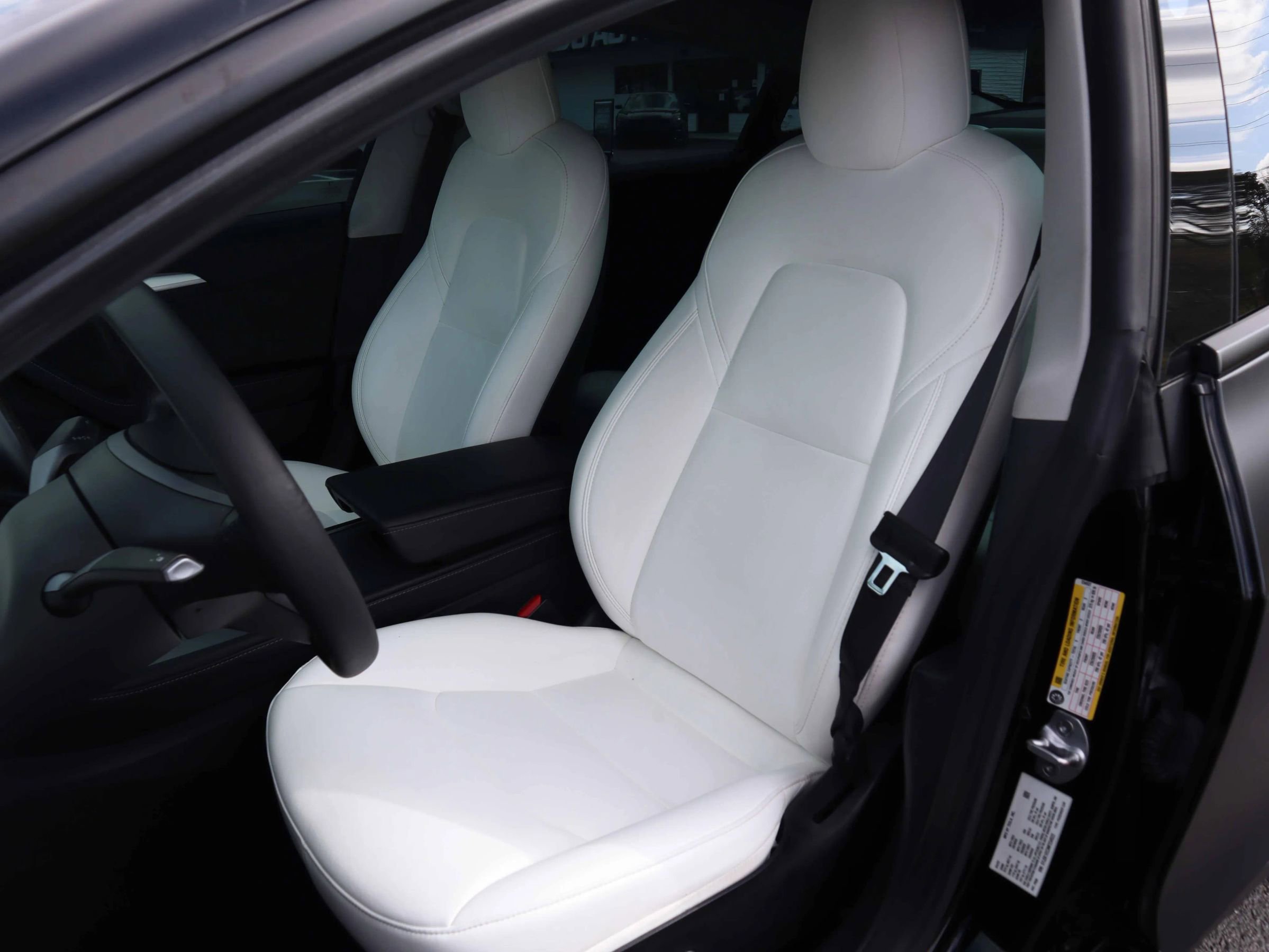 Used 2022 Tesla Model 3 Performance image 2