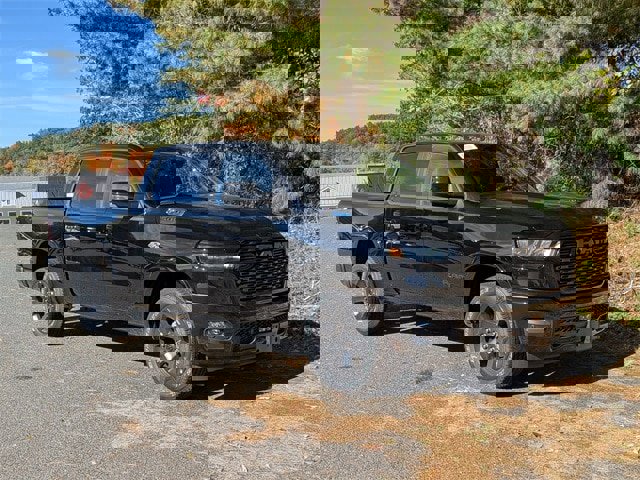 New 2026 RAM 1500 4x4 Crew Cab image 3