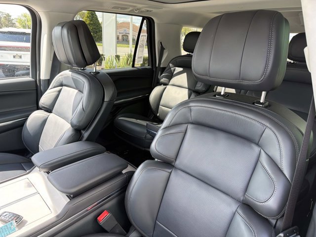 New 2025 Lincoln Navigator Reserve image 13