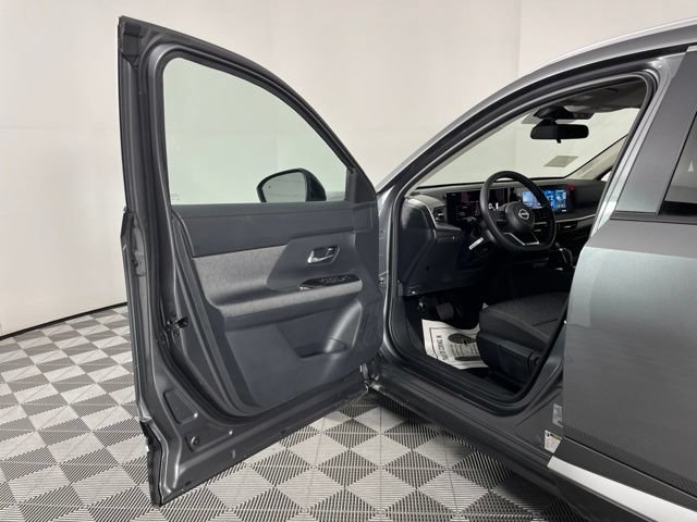 New 2026 Nissan Kicks SV w/ Cold Weather Package FWD image 17