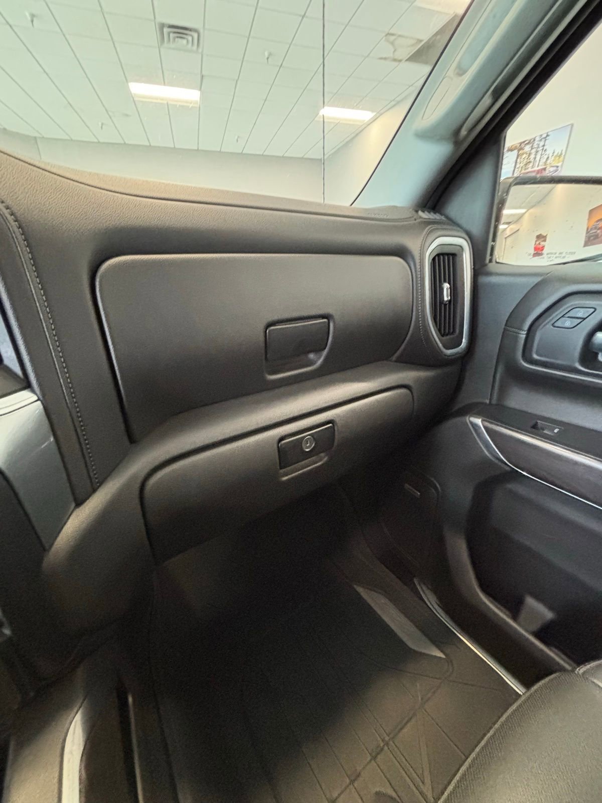 Used 2019 Chevrolet Silverado 1500 LTZ w/ LTZ Plus Package image 9