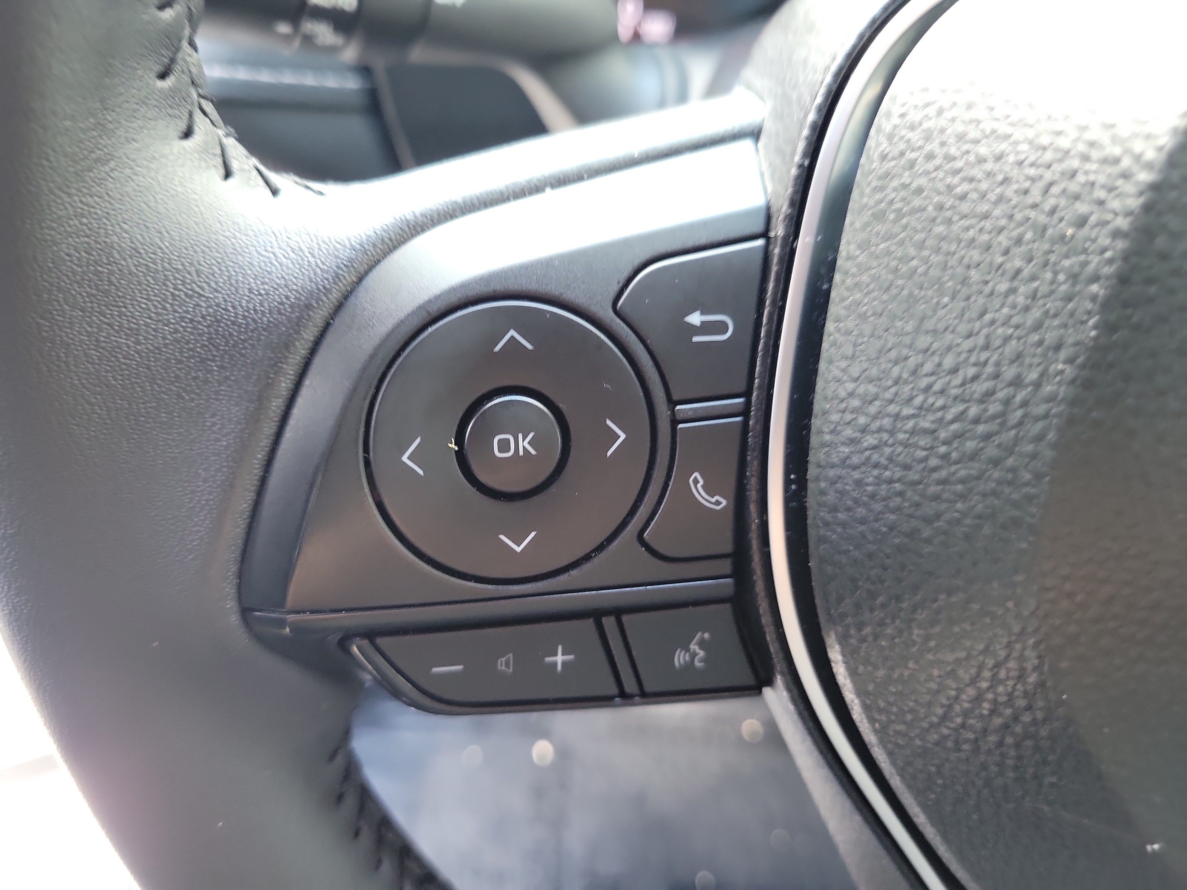 Used 2024 Toyota RAV4 XLE Premium FWD image 28