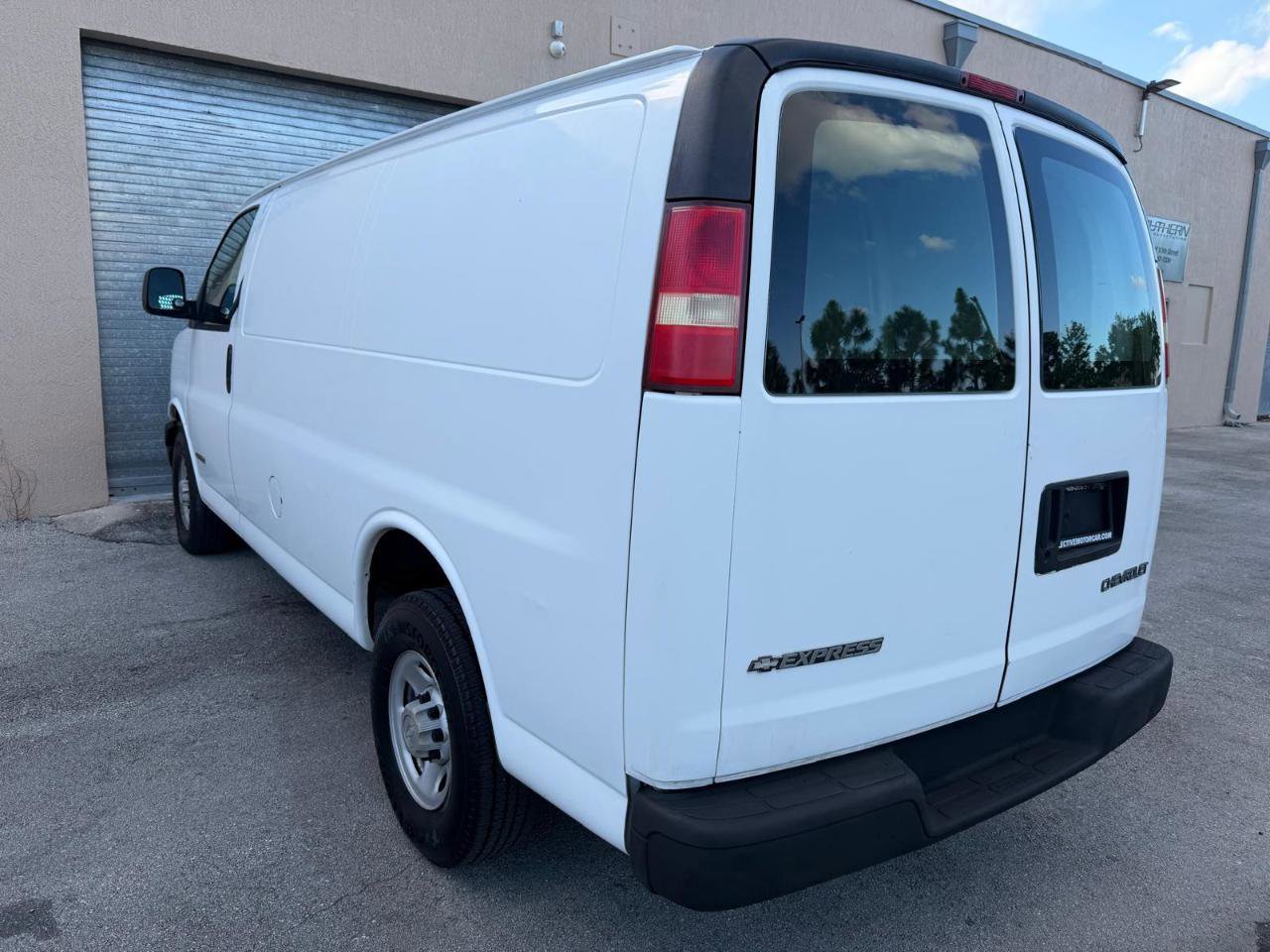 Used 2005 Chevrolet Express 2500 2500 135 WB RWD image 6