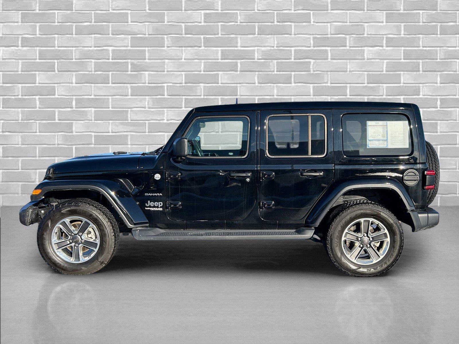 Used 2022 Jeep Wrangler Unlimited Sahara w/ Cold Weather Group image 3