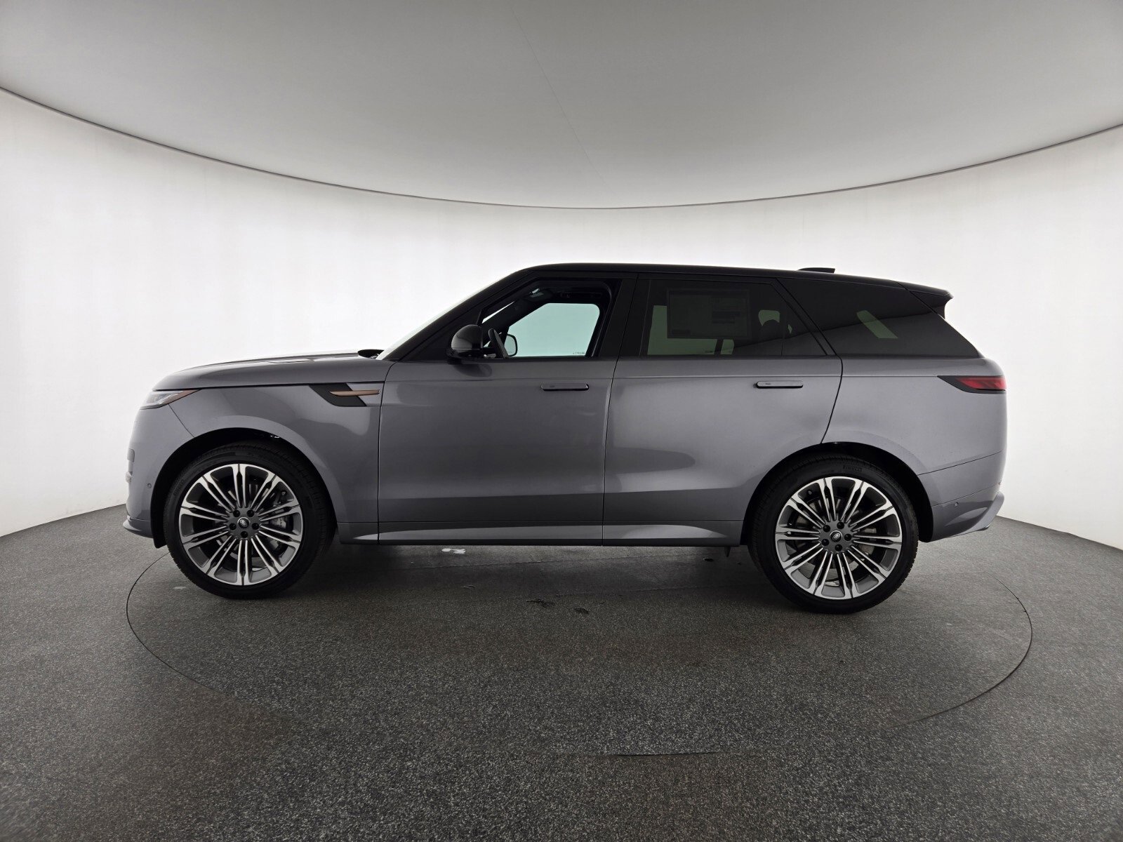 New 2025 Land Rover Range Rover Sport Dynamic SE image 5