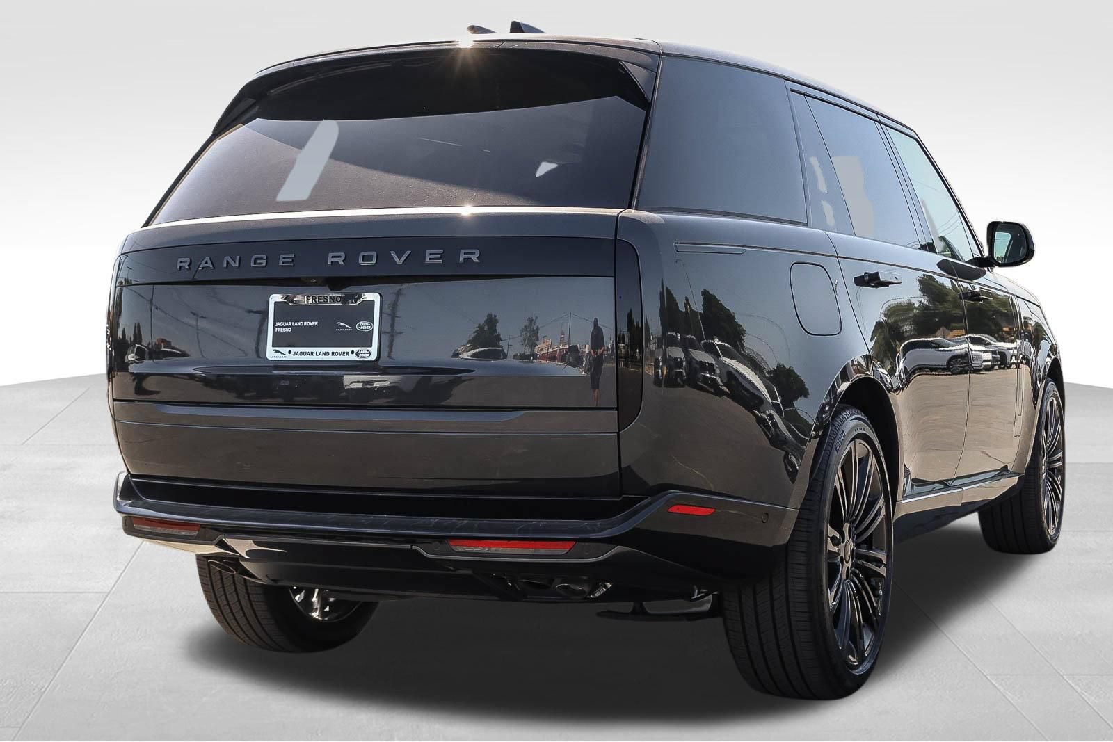 New 2026 Land Rover Range Rover Long Wheelbase SE AWD/4WD image 4