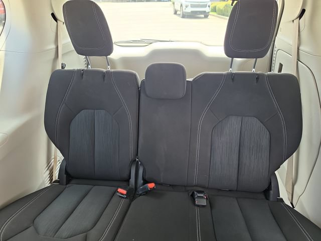 Used 2022 Chrysler Voyager LX FWD image 13