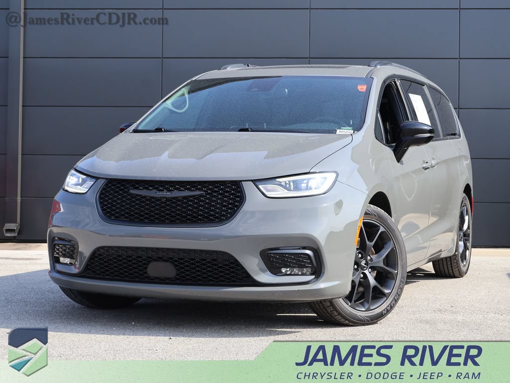 Used 2025 Chrysler Pacifica Limited FWD 360° Tour