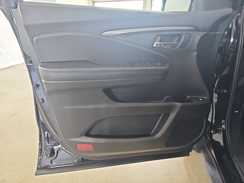 Used 2022 Honda Pilot Sport image 32