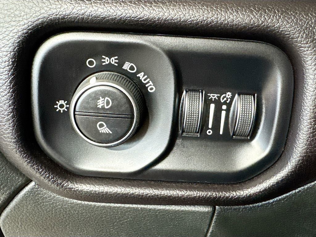 Used 2024 RAM 3500 Laramie image 27