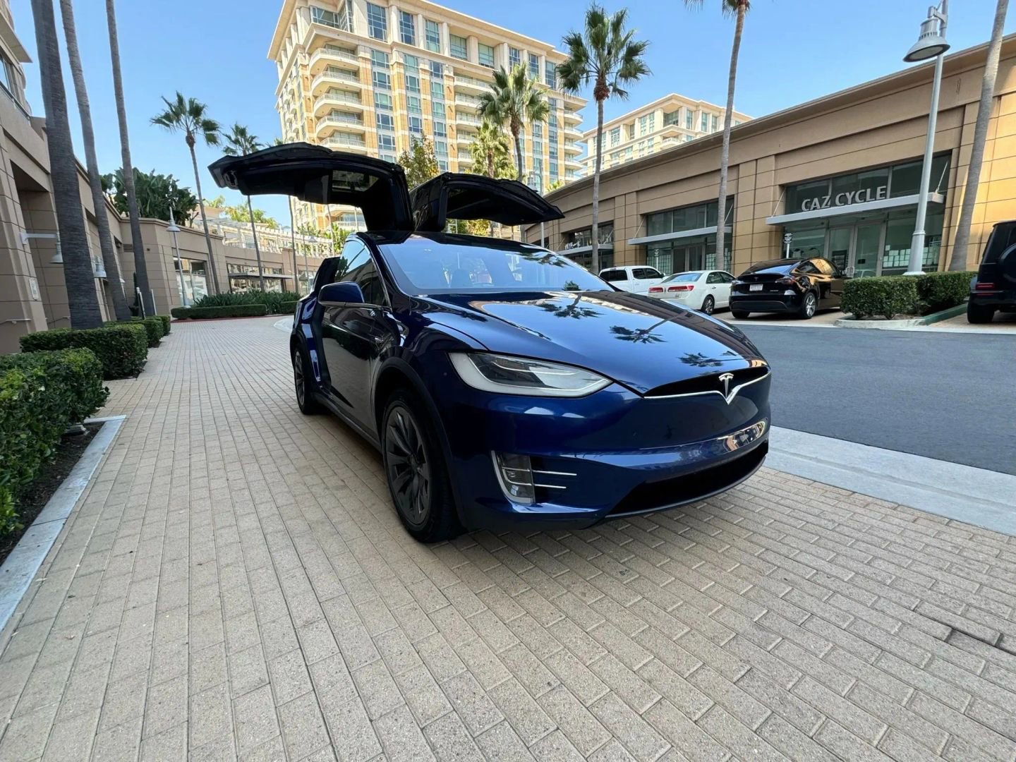 Used 2018 Tesla Model X 75D image 3