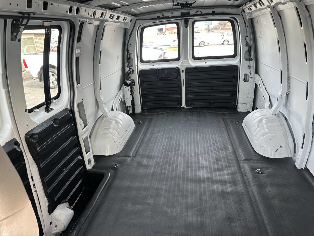 Used 2020 Chevrolet Express 2500 w/ Enhanced Convenience Package image 15