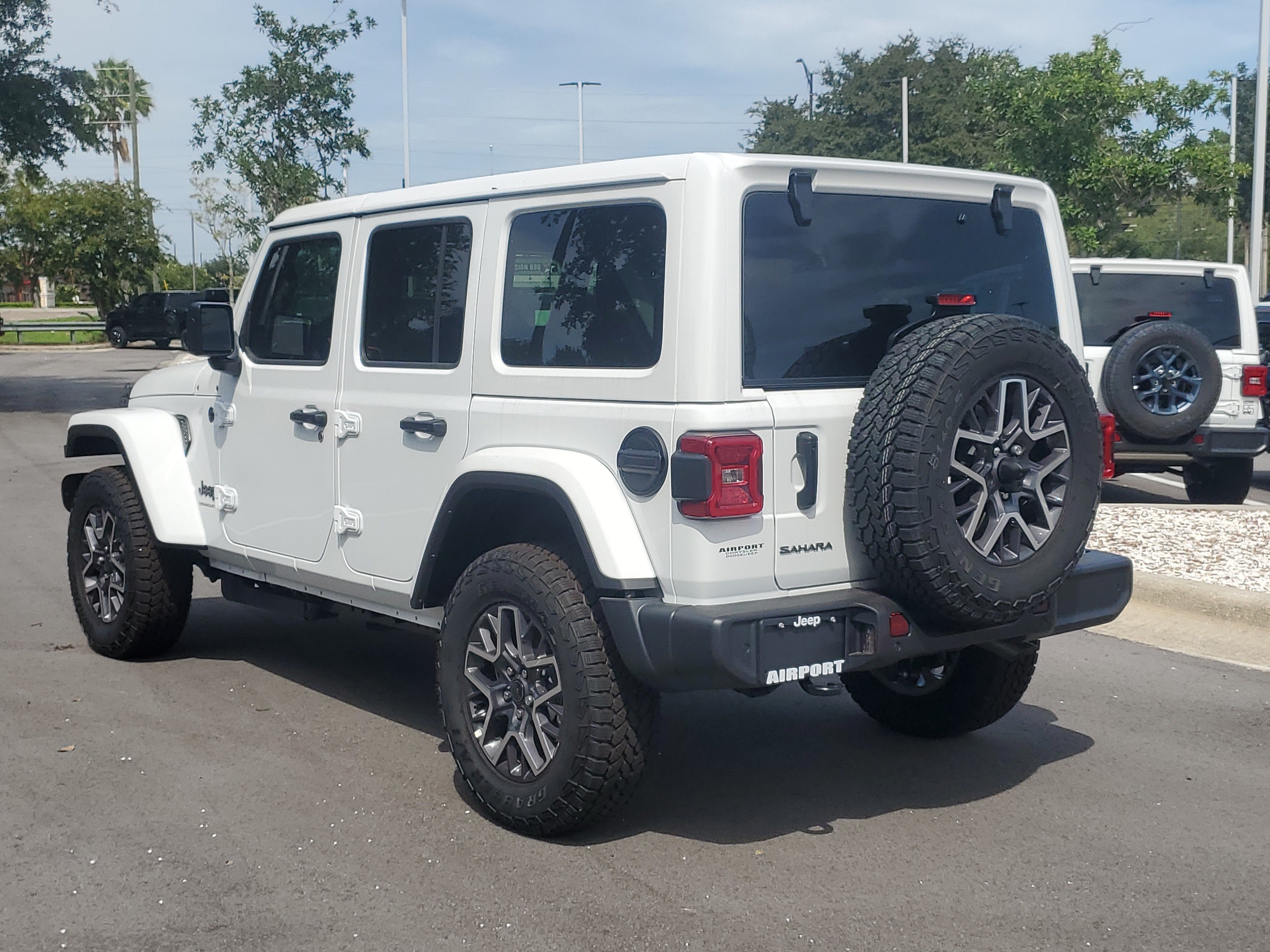 New 2026 Jeep Wrangler Unlimited Sahara w/ Safety Group AWD/4WD image 4