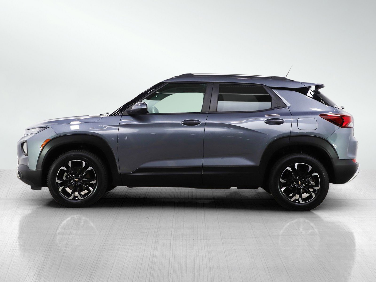 Used 2021 Chevrolet TrailBlazer LT w/ Convenience Package image 2