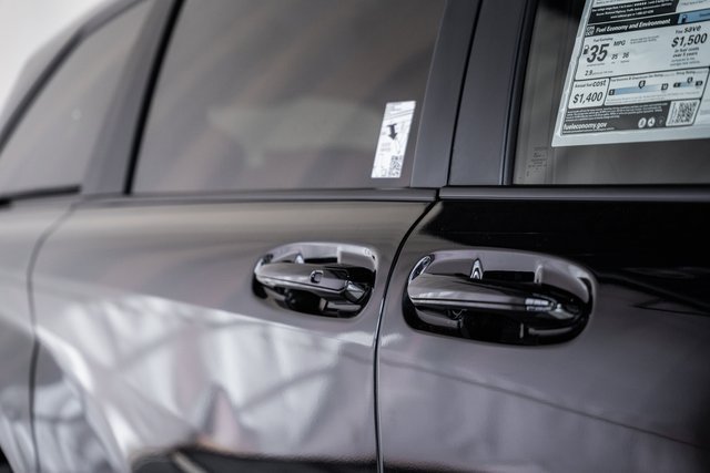 New 2026 Toyota Sienna XLE Woodland Edition AWD/4WD image 14
