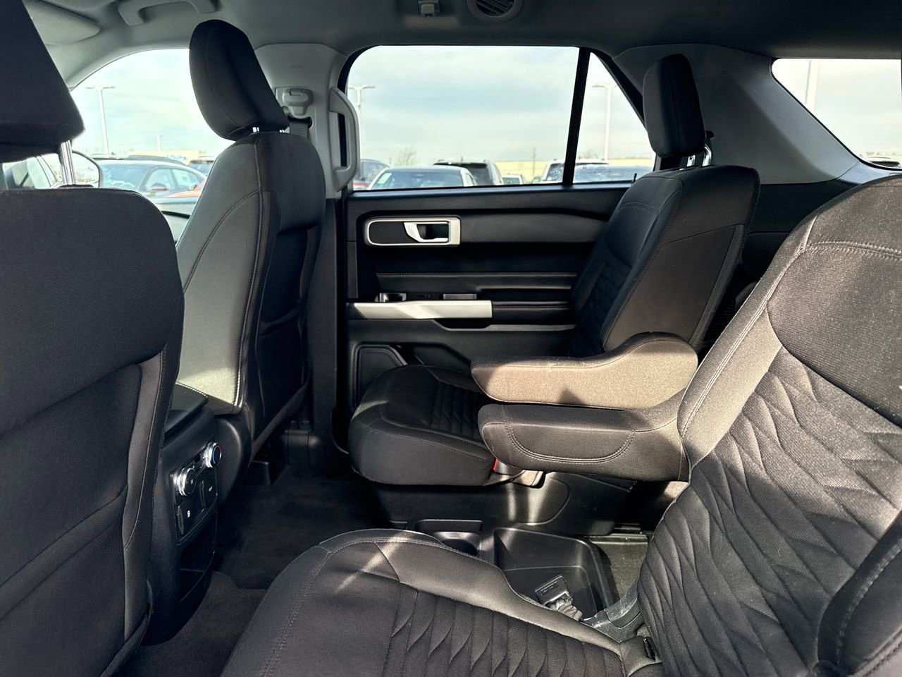 Used 2021 Ford Explorer XLT AWD/4WD image 12