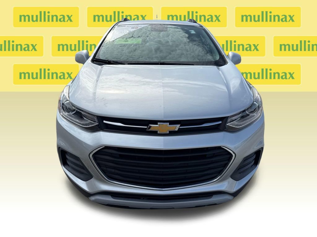 Used 2020 Chevrolet Trax LT w/ LT Convenience Package FWD image 11
