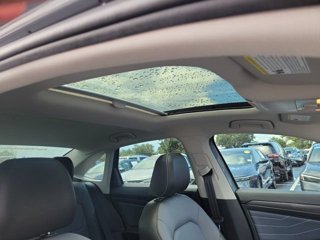 Certified 2025 Volkswagen Jetta SEL FWD image 9