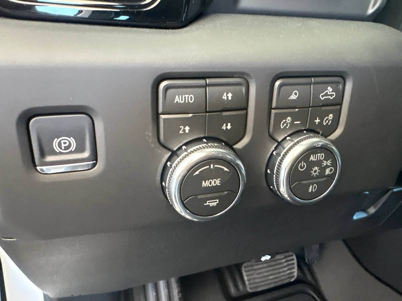 New 2026 GMC Sierra 2500 AT4 w/ AT4 Premium Plus Package AWD/4WD image 14