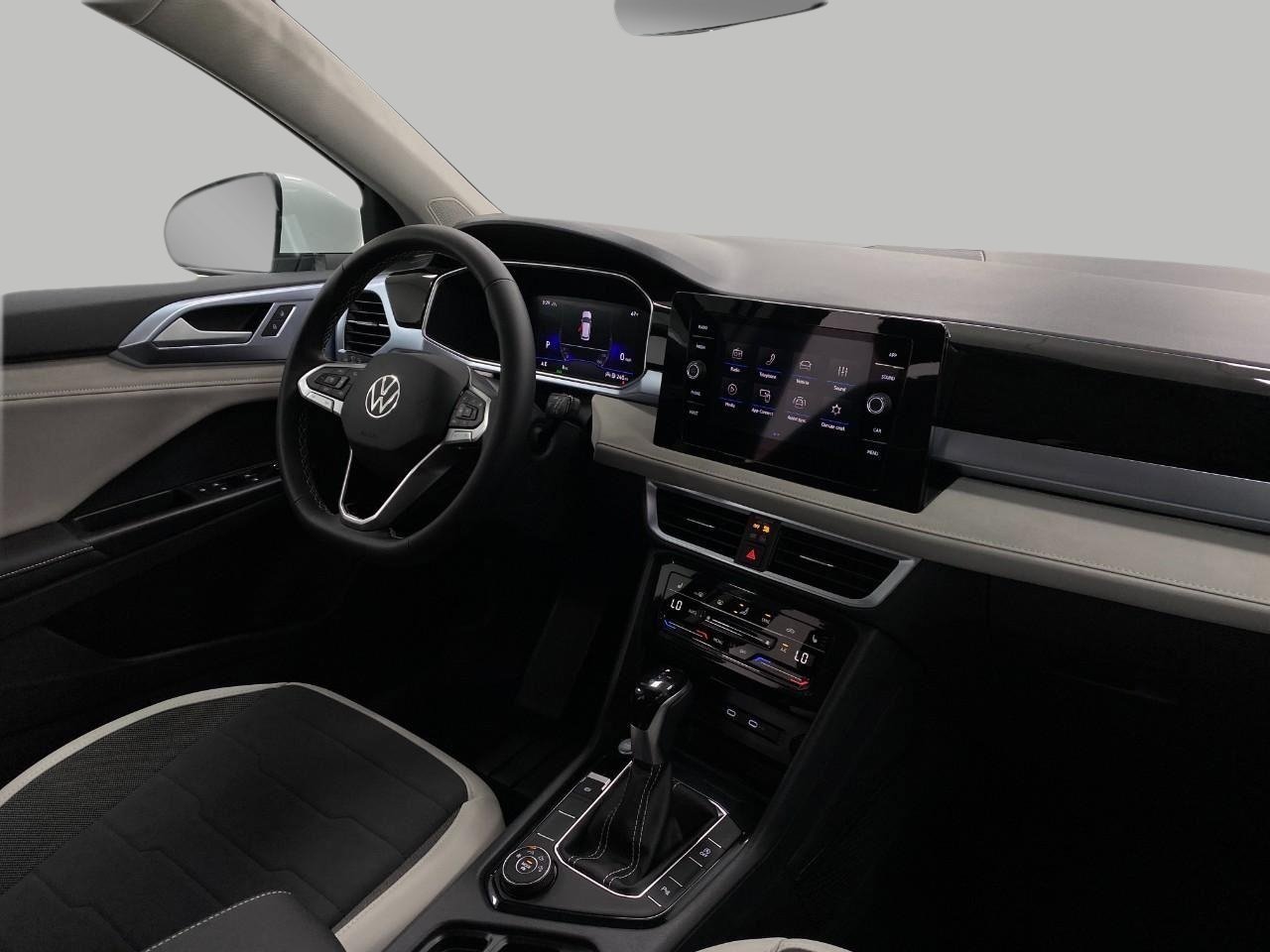 New 2026 Volkswagen Taos SE FWD image 2