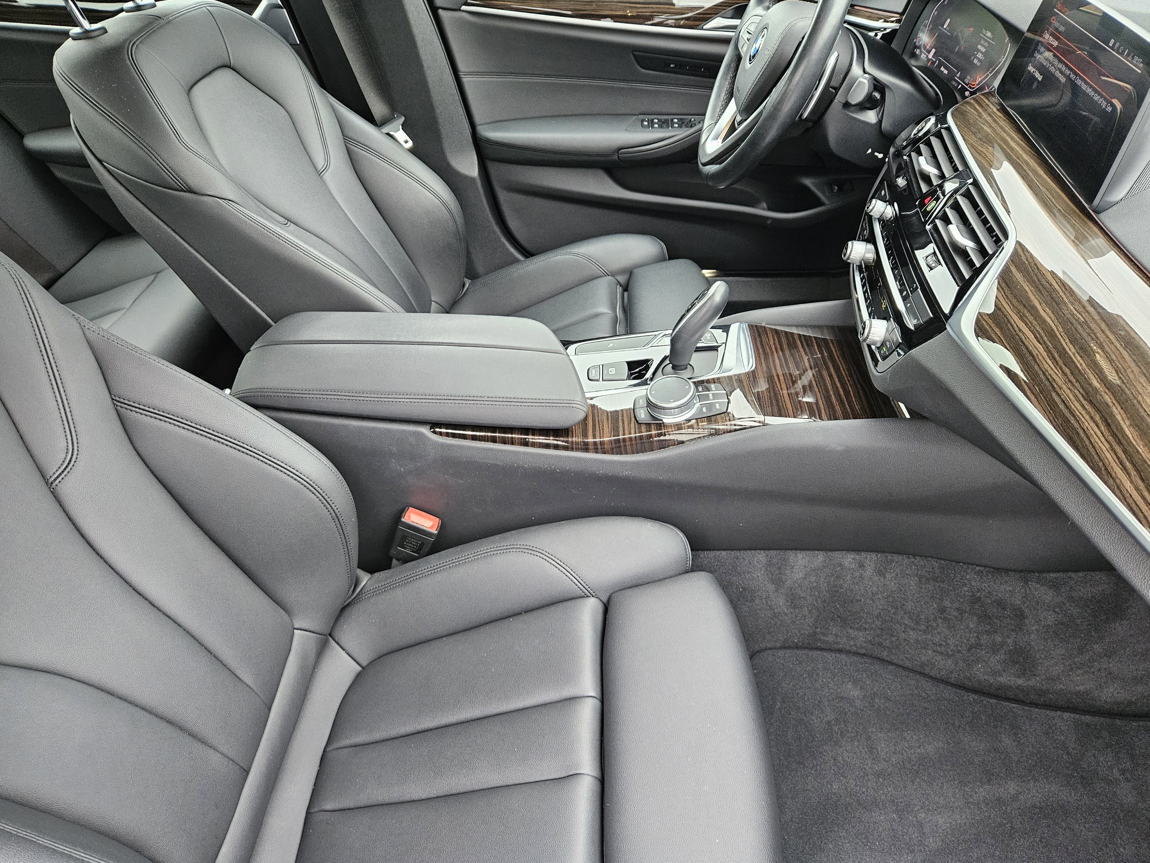 Used 2020 BMW 530i w/ Premium Package RWD image 15