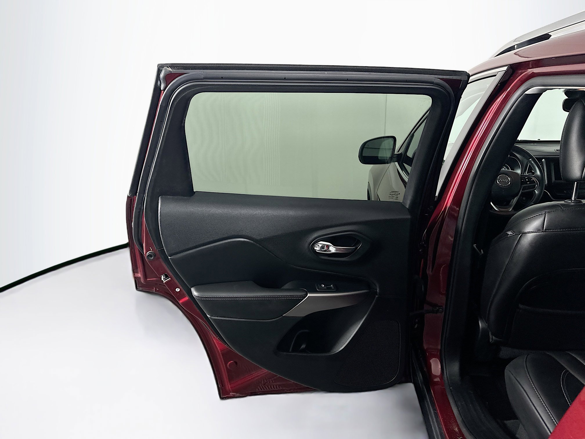 Used 2019 Jeep Cherokee Latitude Plus w/ Comfort/Convenience Group image 24