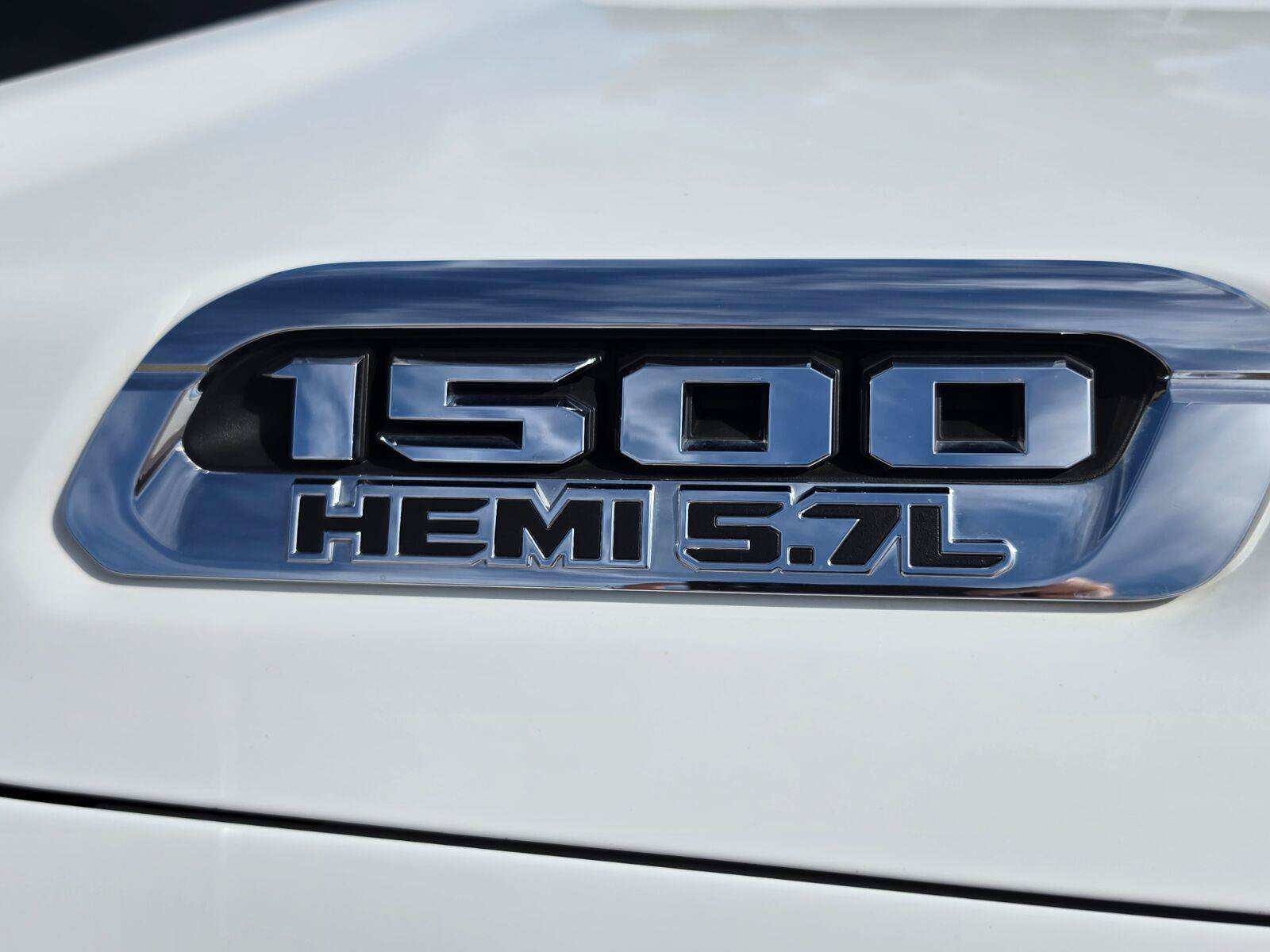 Used 2022 RAM 1500 Laramie AWD/4WD image 9