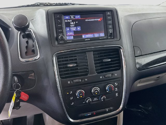Used 2018 Dodge Grand Caravan SE w/ UConnect Hands-Free Group FWD image 17