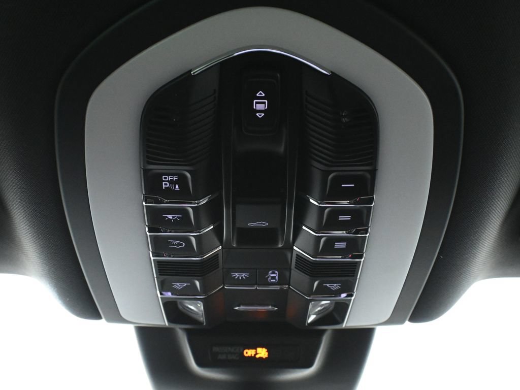 Used 2025 Porsche Macan Turbo AWD/4WD image 21