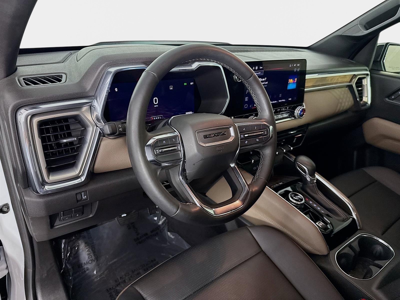 Used 2024 GMC Canyon Denali image 10