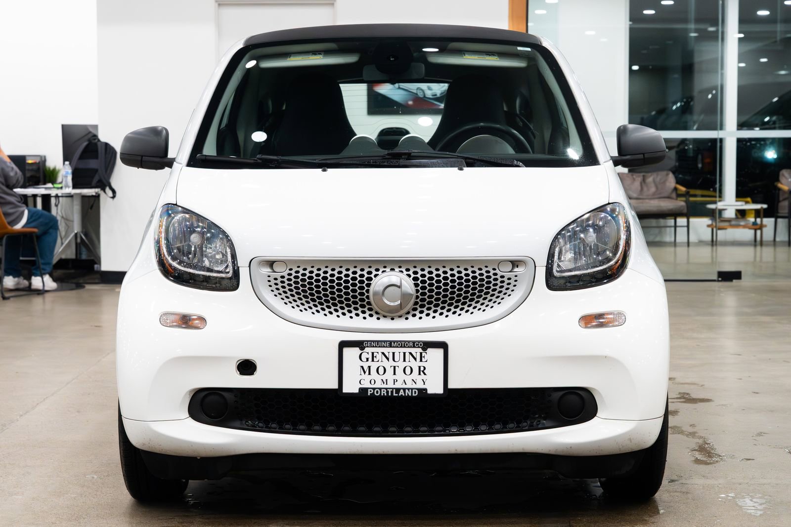 Used 2017 smart fortwo pure image 2