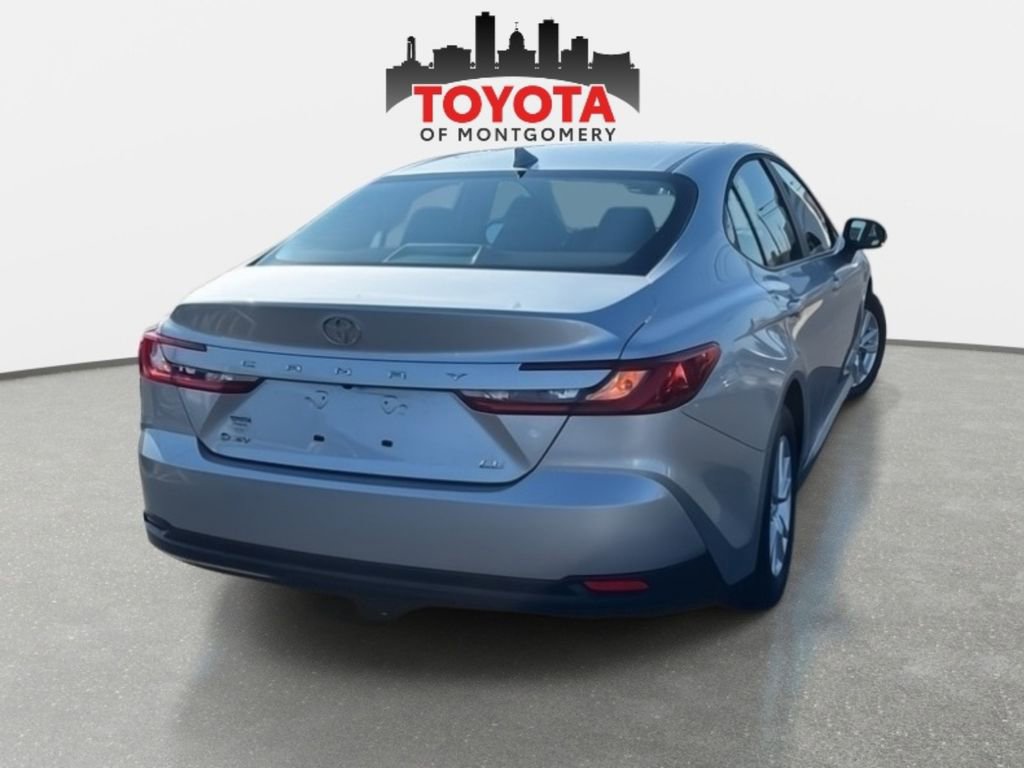 Used 2025 Toyota Camry LE image 5