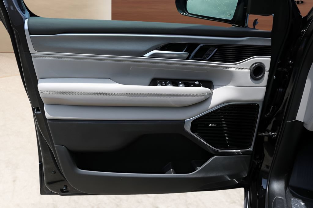New 2026 Jeep Grand Wagoneer Limited AWD/4WD image 10