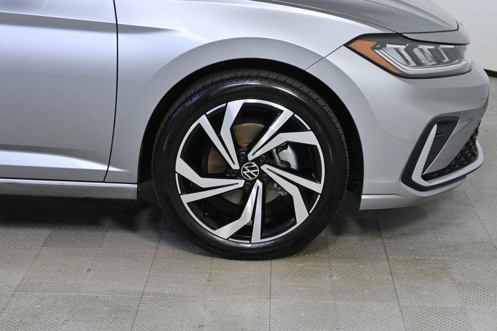 Used 2025 Volkswagen Jetta SEL FWD image 38