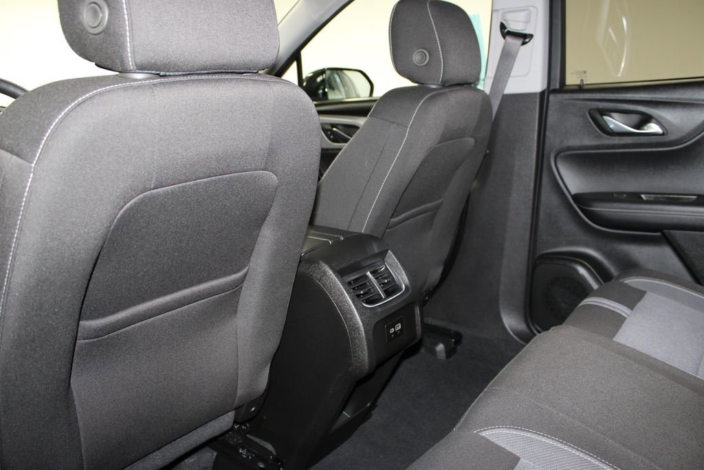 Used 2025 Chevrolet Blazer LT image 18