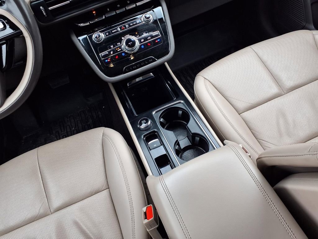 Used 2022 Lincoln Corsair AWD w/ Premium Package image 12