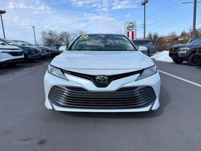 Used 2020 Toyota Camry XLE w/ Navigation Package FWD image 3