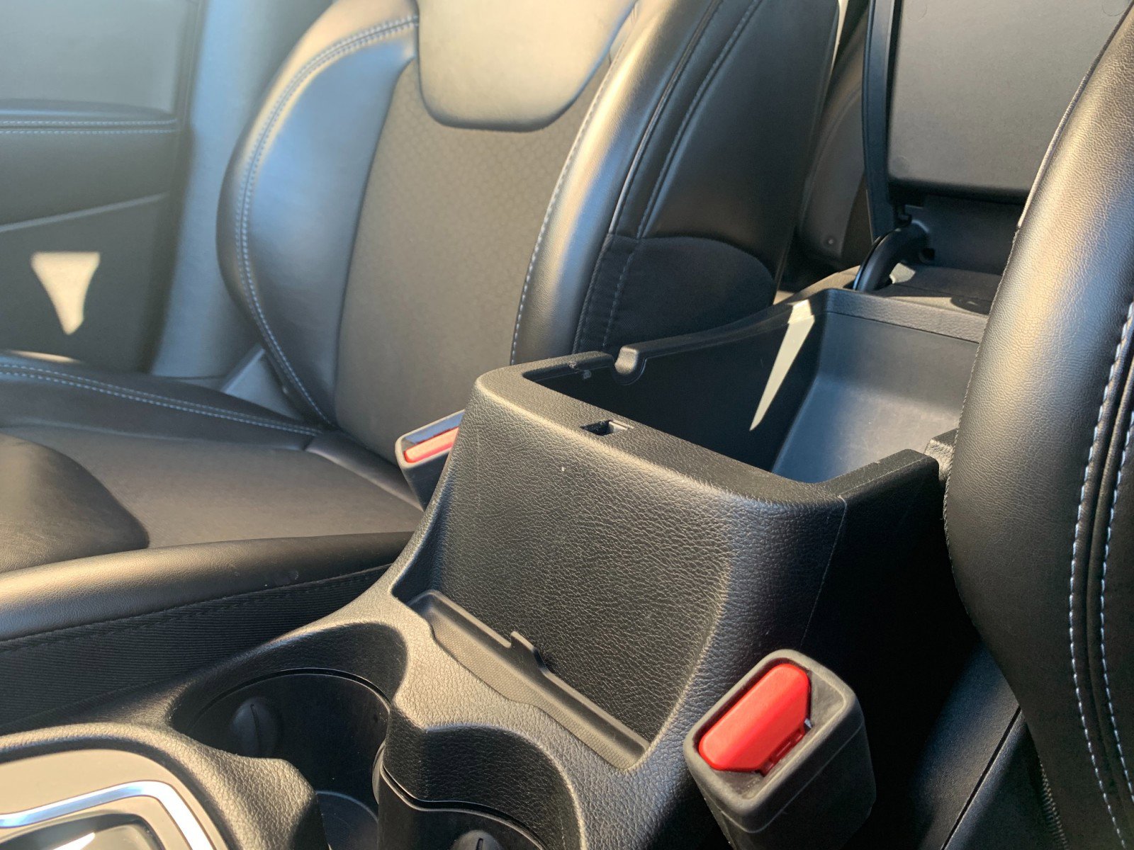 Used 2019 Jeep Cherokee Latitude Plus w/ Cold Weather Group image 23