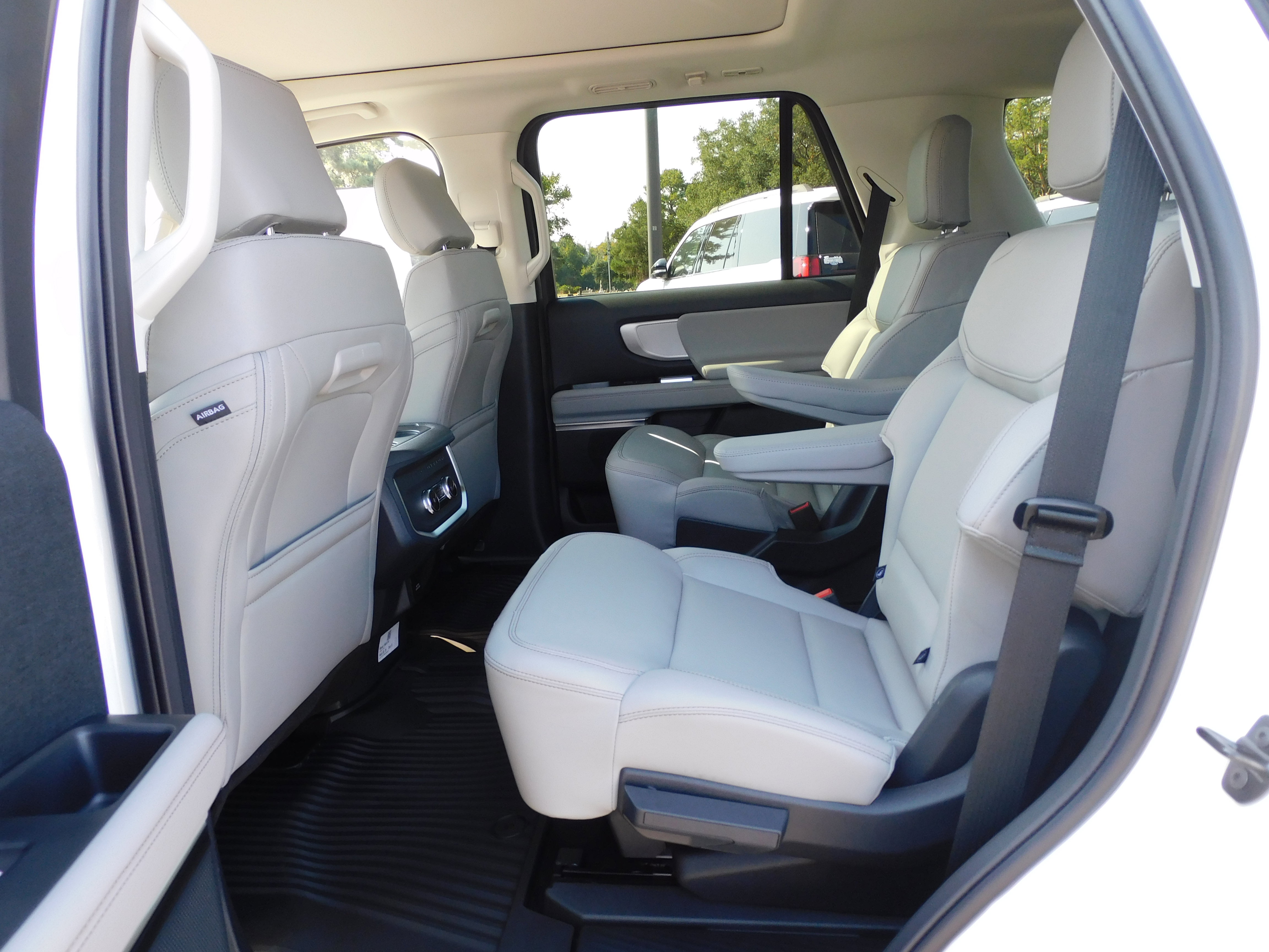 New 2025 Ford Expedition Active image 14